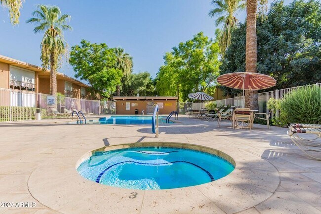 6125 E Indian School Rd Scottsdale, AZ 85251 photo 4