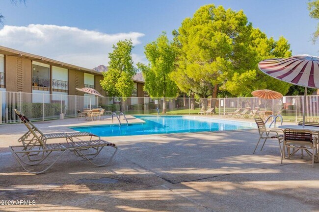 6125 E Indian School Rd Scottsdale, AZ 85251 photo 5