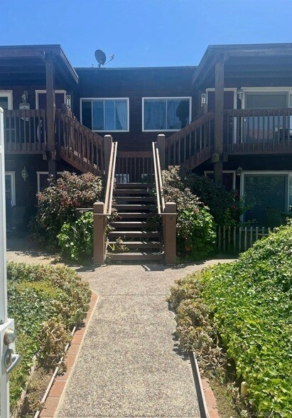 8151 Camino Del Oro San Diego, CA 92037 photo 3