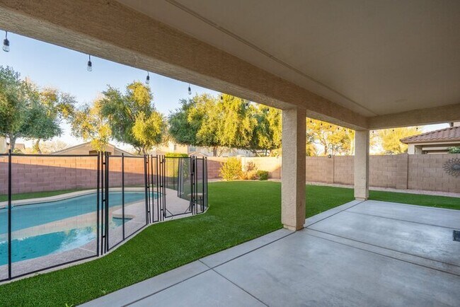 1546 E Nightingale Ln Gilbert, AZ 85298 photo 4