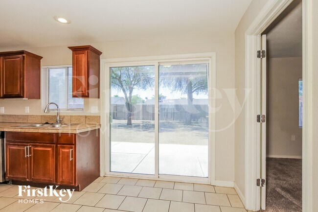 2907 E Michelle Dr Phoenix, AZ 85032 photo 5