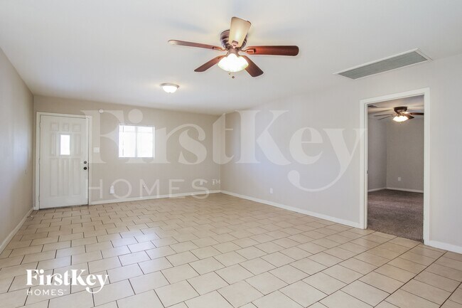 2907 E Michelle Dr Phoenix, AZ 85032 photo 3