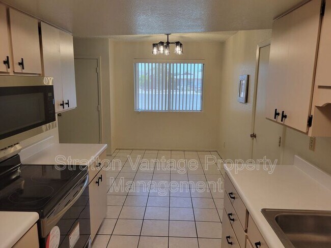 10135 N 96th Dr Peoria, AZ 85345 photo 5