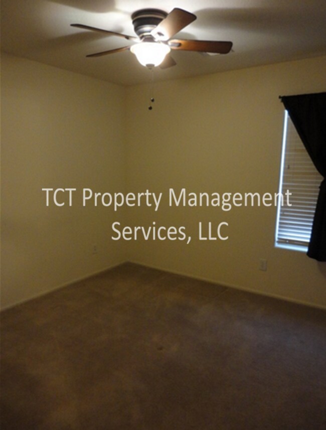 17544 W Voltaire St Surprise, AZ 85388 photo 2