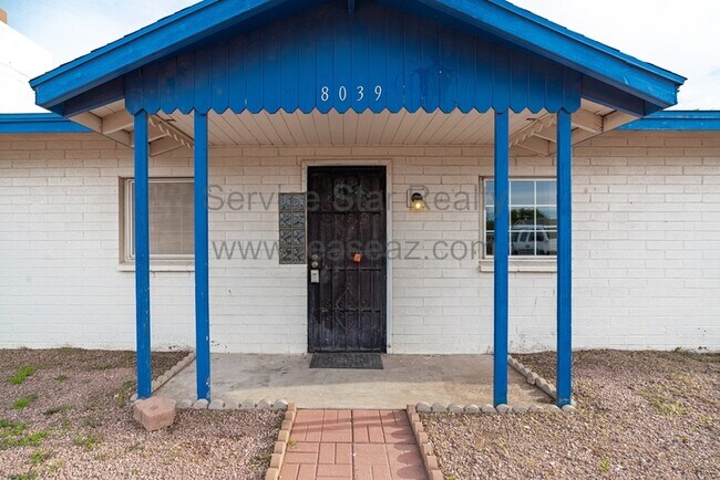 8039 E 5th Ave photo 3