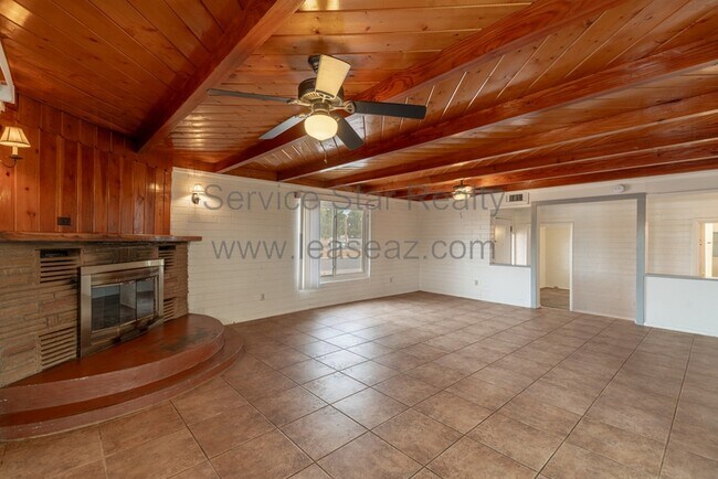 8039 E 5th Ave photo 4