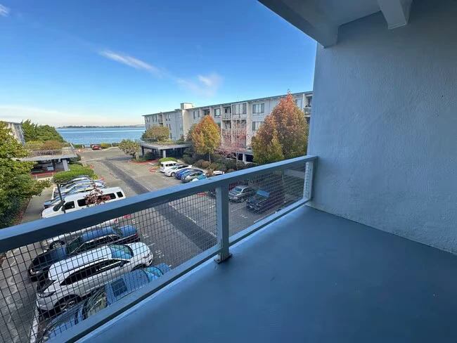 6 Commodore Dr Emeryville, CA 94608 photo 5