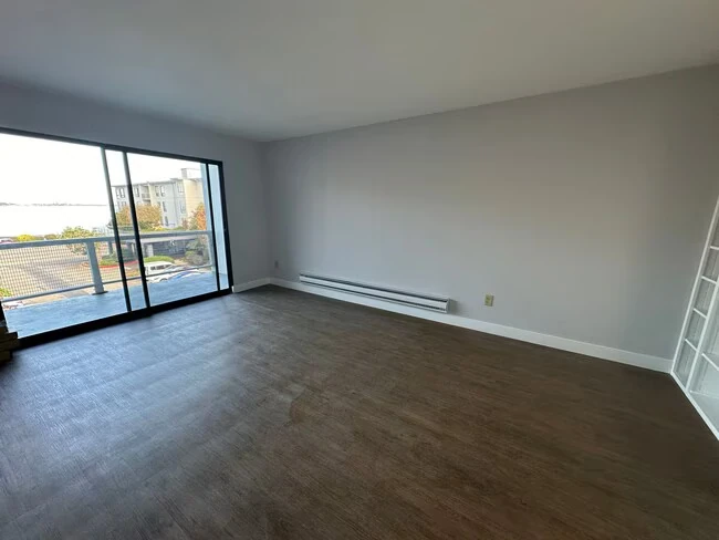 6 Commodore Dr Emeryville, CA 94608 photo 2