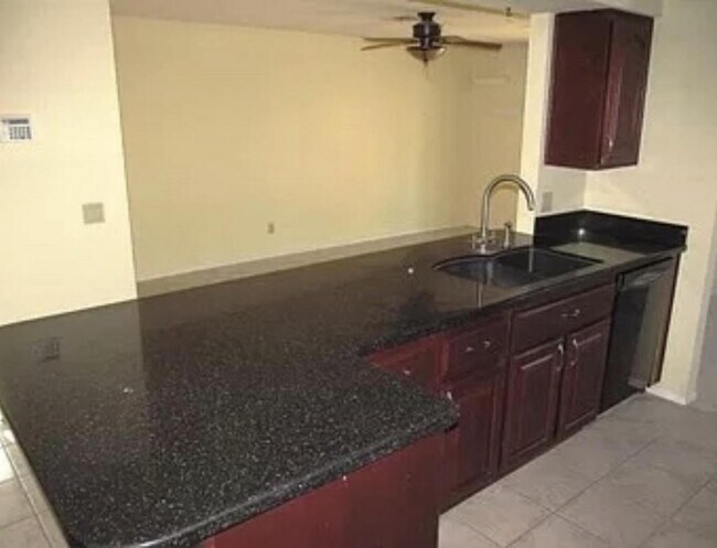 3250 W Helena Dr Phoenix, AZ 85053 photo 2