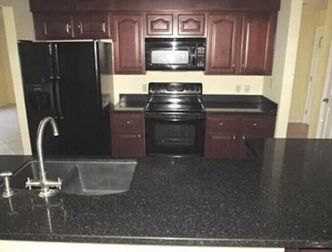 3250 W Helena Dr Phoenix, AZ 85053 photo 5