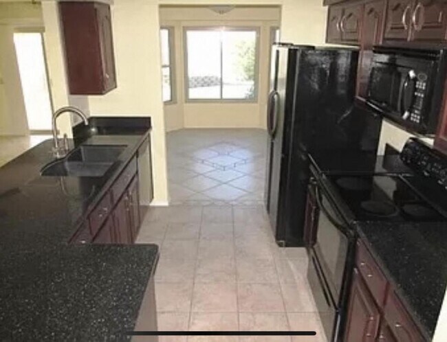 3250 W Helena Dr Phoenix, AZ 85053 photo 4