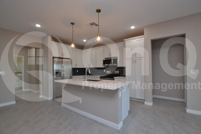 155 N Lakeview Blvd Chandler, AZ 85225 photo 2