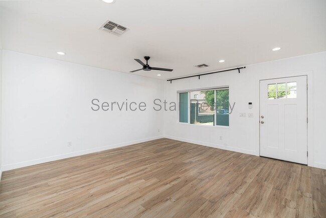 2224 N 37th Pl Phoenix, AZ 85008 photo 4