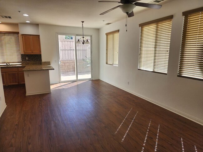 25176 Crest Haven St Murrieta, CA 92562 photo 4