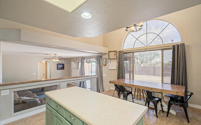 1006 N 92nd Cir Mesa, AZ 85207 photo 4