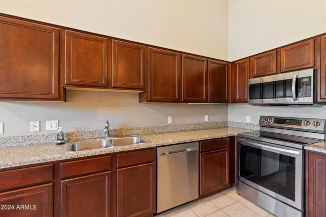 2256 E Huntington Dr Phoenix, AZ 85040 photo 5