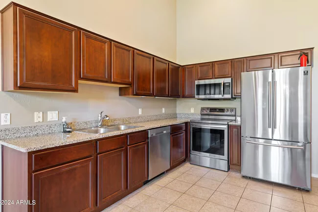 2256 E Huntington Dr Phoenix, AZ 85040 photo 4