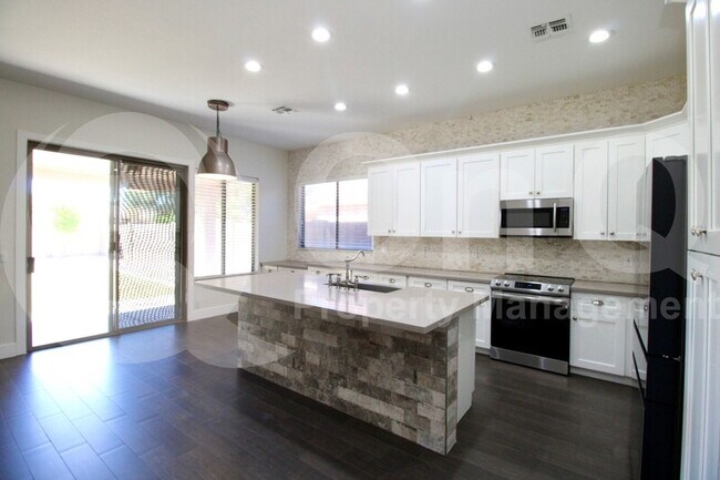 1801 E Sagebrush St Gilbert, AZ 85296 photo 3