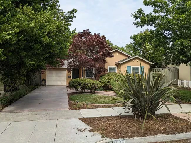 1826 Coastland Ave photo 4