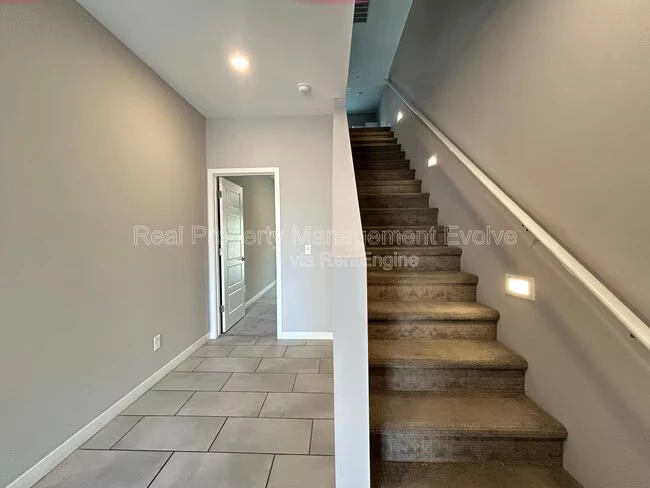 2244 W Laurie Ln Phoenix, AZ 85021 photo 2
