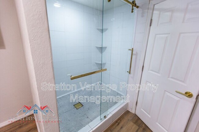 3120 N 38th St Phoenix, AZ 85018 photo 5