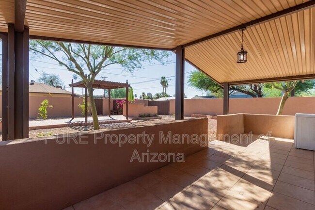 1001 E Clarendon Ave Phoenix, AZ 85014 photo 2