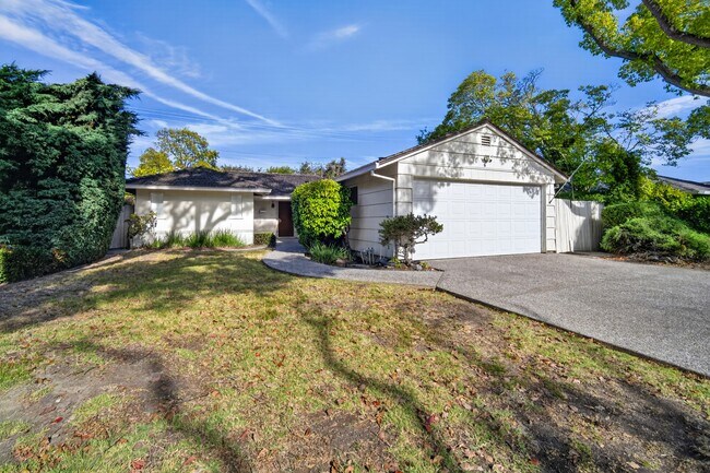 158 Walter Hays Dr photo 2