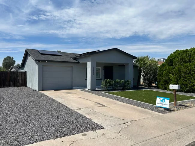 3507 E Claire Dr Phoenix, AZ 85032 photo 2