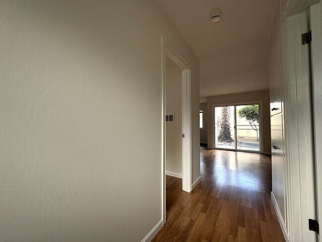 1061 Alma St Palo Alto, CA 94301 photo 4