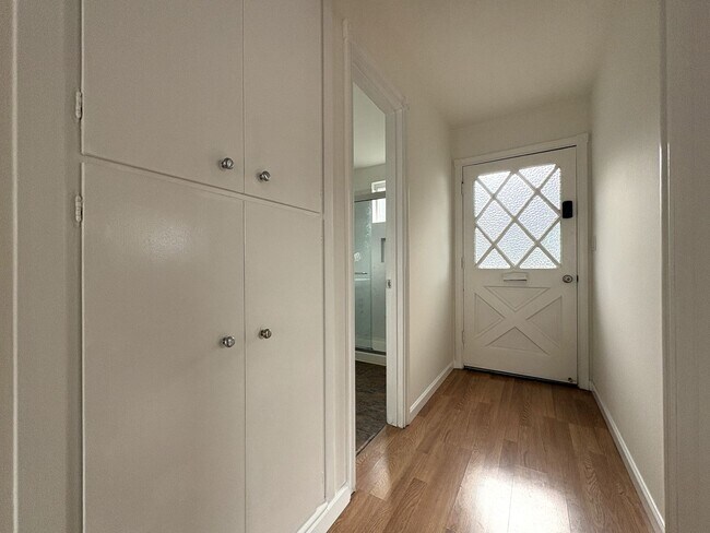 1061 Alma St Palo Alto, CA 94301 photo 5