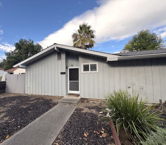 1061 Alma St Palo Alto, CA 94301 photo 3