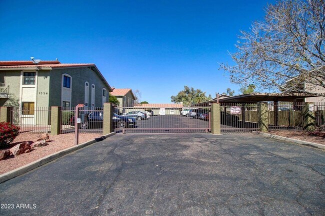 1336 E Mountain View Rd Phoenix, AZ 85020 photo 2