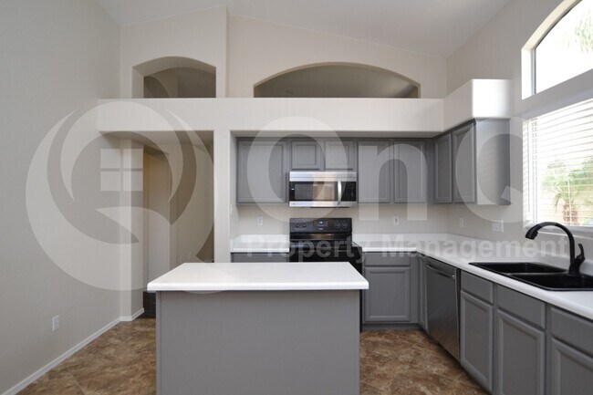 4927 W Wahalla Ln Glendale, AZ 85308 photo 3