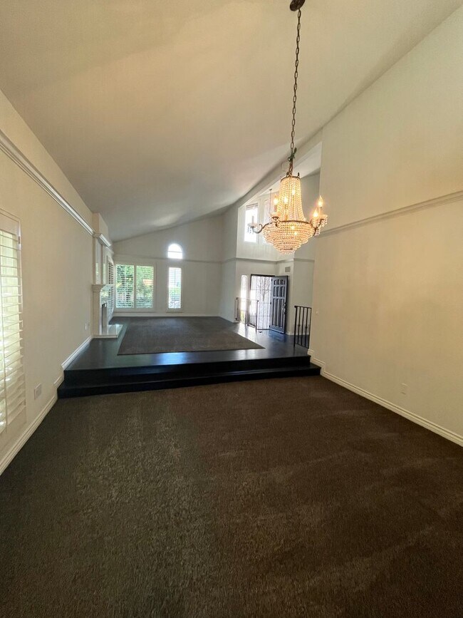 4925 Regla Ct San Diego, CA 92122 photo 4