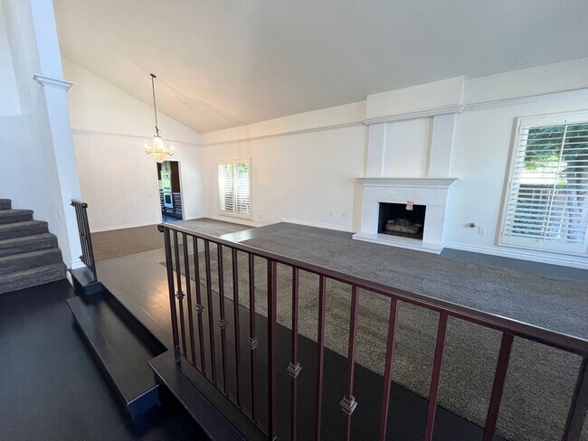 4925 Regla Ct San Diego, CA 92122 photo 3