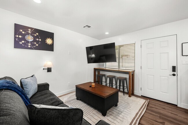 1242 E Pierce St Phoenix, AZ 85006 photo 4