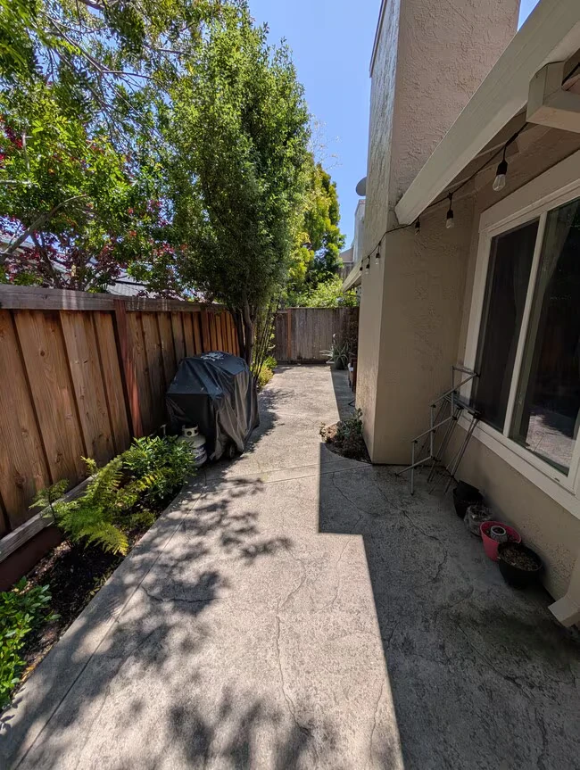 701 King Ln Foster City, CA 94404 photo 3