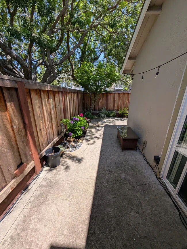 701 King Ln Foster City, CA 94404 photo 2