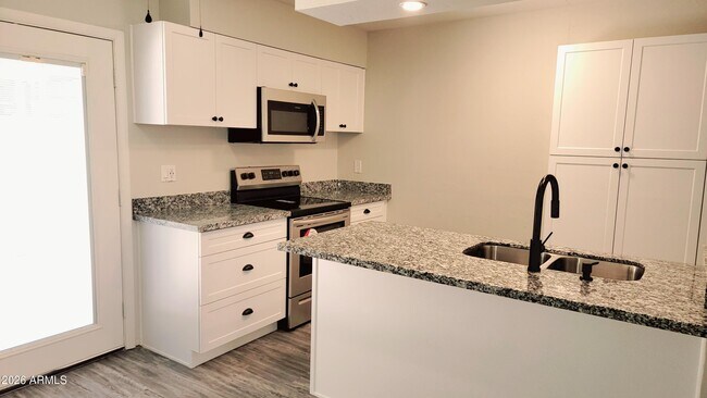 3737 E Turney Ave Phoenix, AZ 85018 photo 4