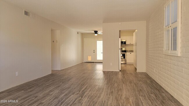 3737 E Turney Ave Phoenix, AZ 85018 photo 2