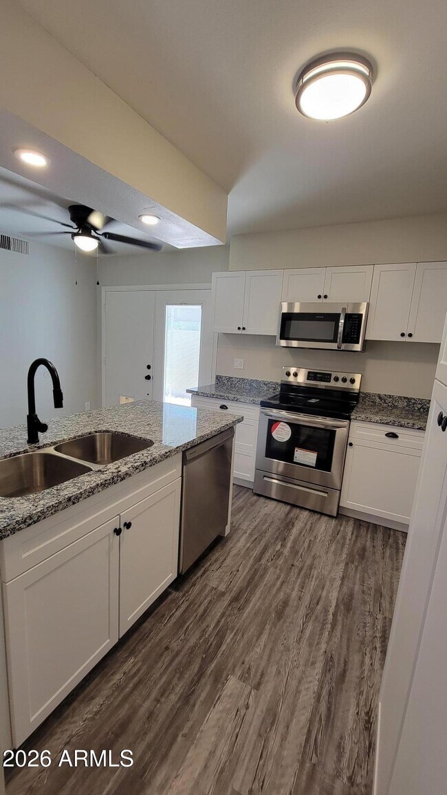 3737 E Turney Ave Phoenix, AZ 85018 photo 5