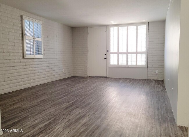 3737 E Turney Ave Phoenix, AZ 85018 photo 3