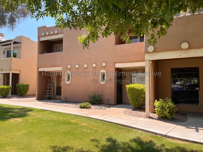 Stunning 2 Bedroom/2 Bath town photo 5