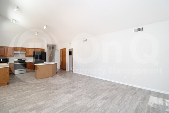1047 W Lakeridge Dr Gilbert, AZ 85233 photo 4