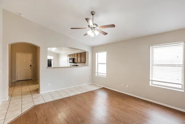 5704 S 32nd Dr Phoenix, AZ 85041 photo 5
