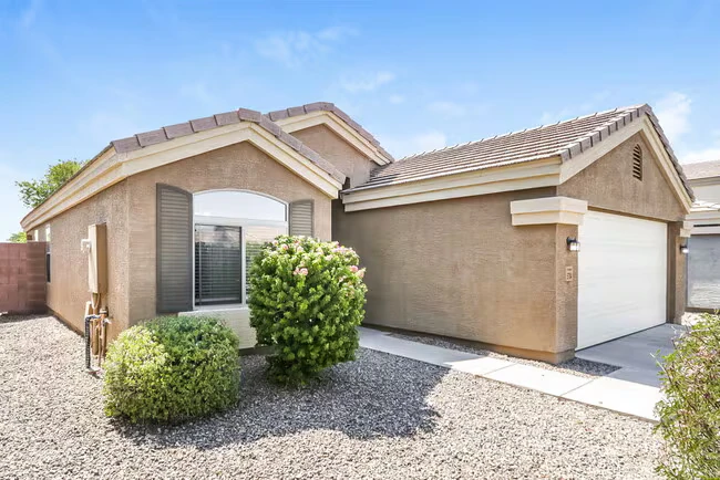 5704 S 32nd Dr Phoenix, AZ 85041 photo 3