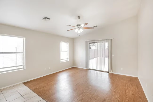 5704 S 32nd Dr Phoenix, AZ 85041 photo 4