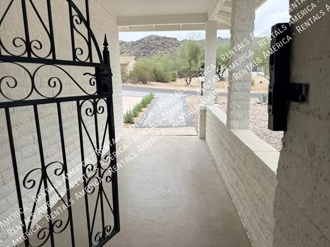 1704 E Pickrell Dr Phoenix, AZ 85042 photo 4