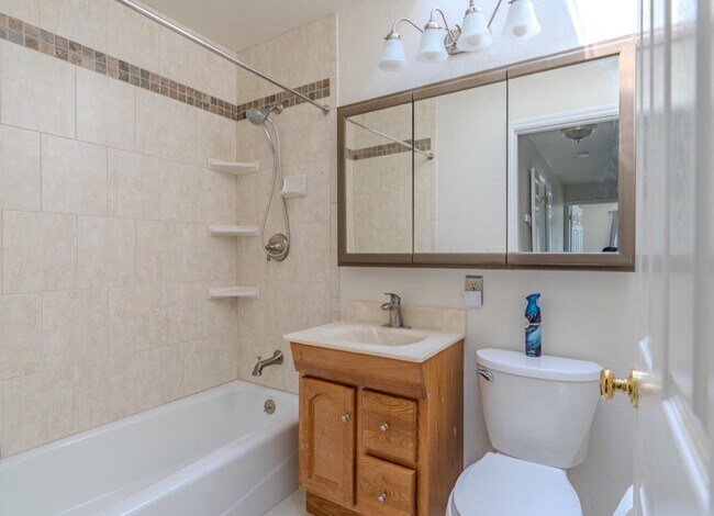 1523 Valdez Way photo 2