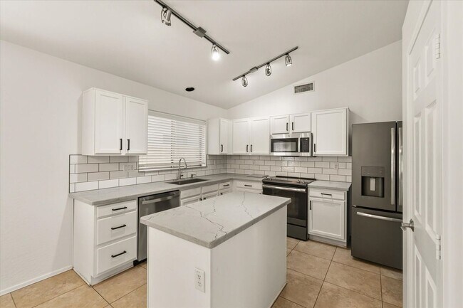 2212 E Vista Bonita Dr Phoenix, AZ 85024 photo 3